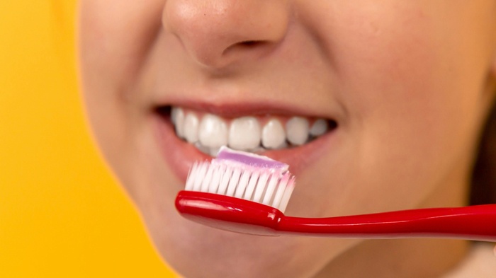 莱沃口腔‖蛀牙届的“伪装者”，小心，一颗坏成俩！