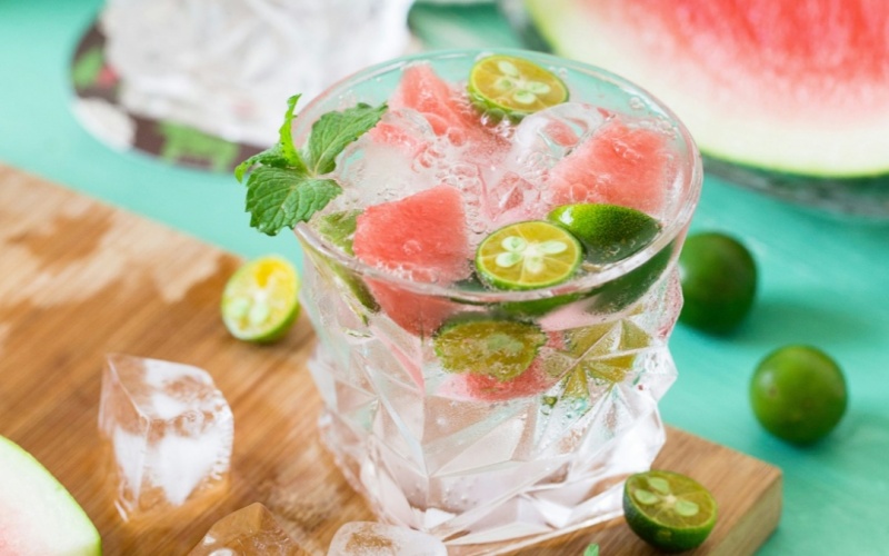 莱沃口腔‖夏日畅饮要留神！这些 “快乐水” 正在偷偷伤害你的牙齿