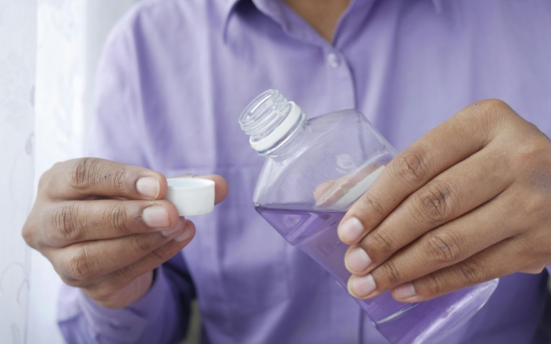 莱沃口腔‖漱口水随意选？当心越漱越伤牙！